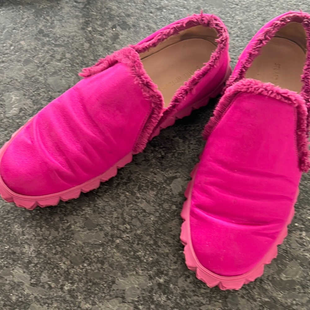 Fuchsia Stuart Weitzman sneakers size 7,5 gently worn